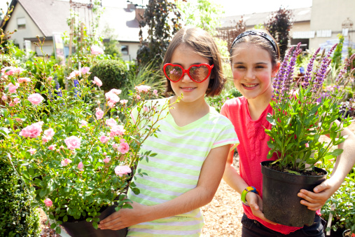 girls_flowers.jpg